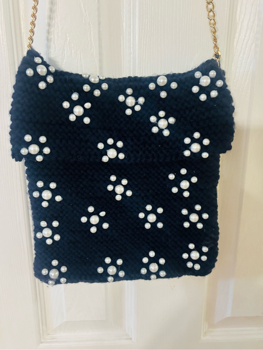 Pearl-Embellished Dark Navy Blue Knit Shoulder Bag with Gold Chain